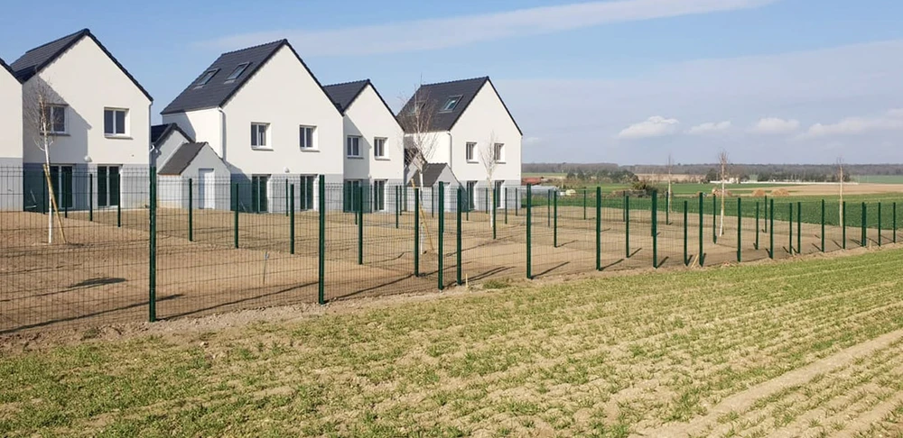 Jardin contemporain avec aménagement paysager moderne